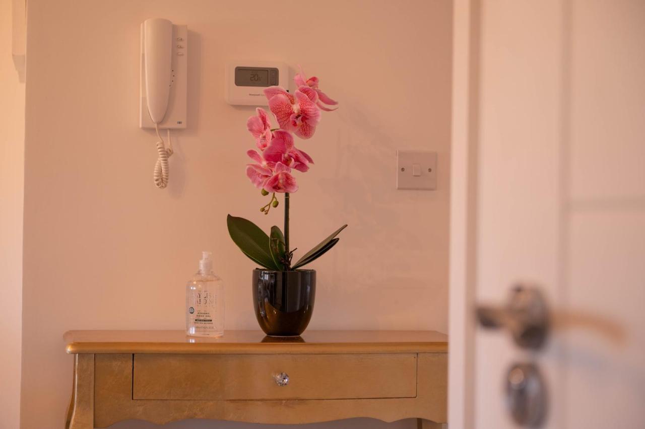 Walnut Flats-F4, 2-Bedroom With Ensuite - Parking, Netflix, Wifi - Close To Oxford, Bicester & Blenheim Palace Kidlington Luaran gambar