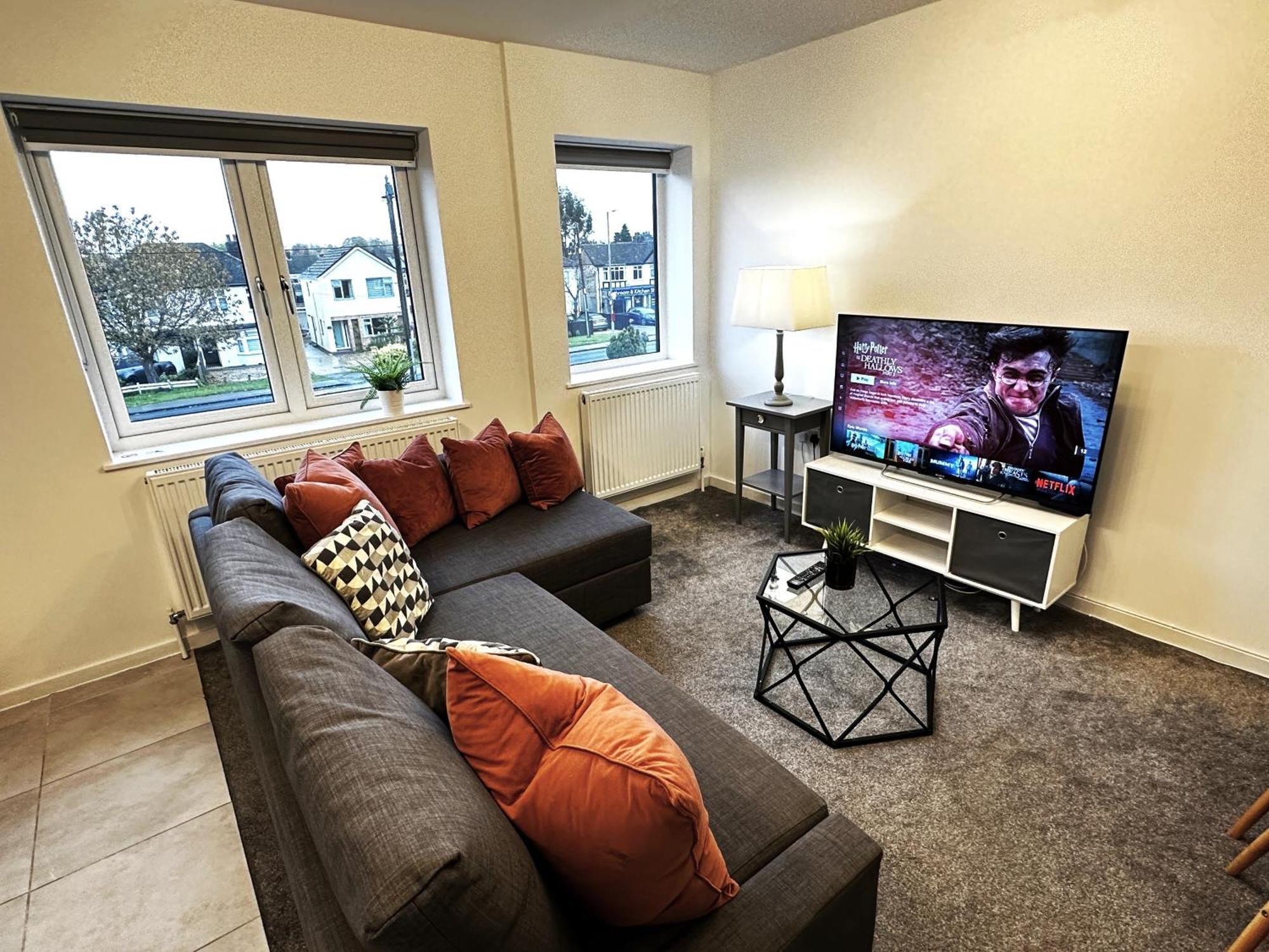 Walnut Flats-F4, 2-Bedroom With Ensuite - Parking, Netflix, Wifi - Close To Oxford, Bicester & Blenheim Palace Kidlington Luaran gambar